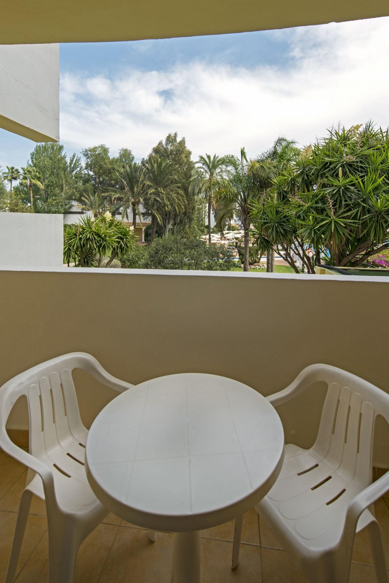 Iberostar Waves Ciudad Blanca Hotel