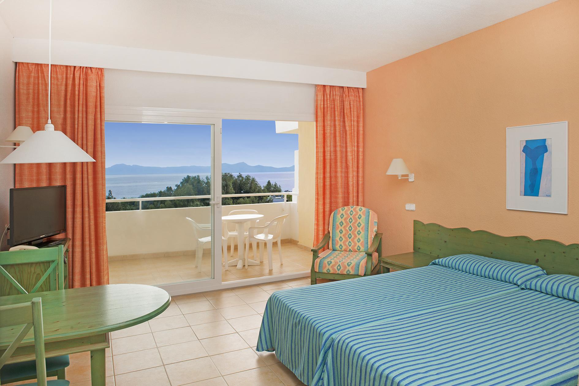 Hotel Iberostar Waves Ciudad Blanca 4*