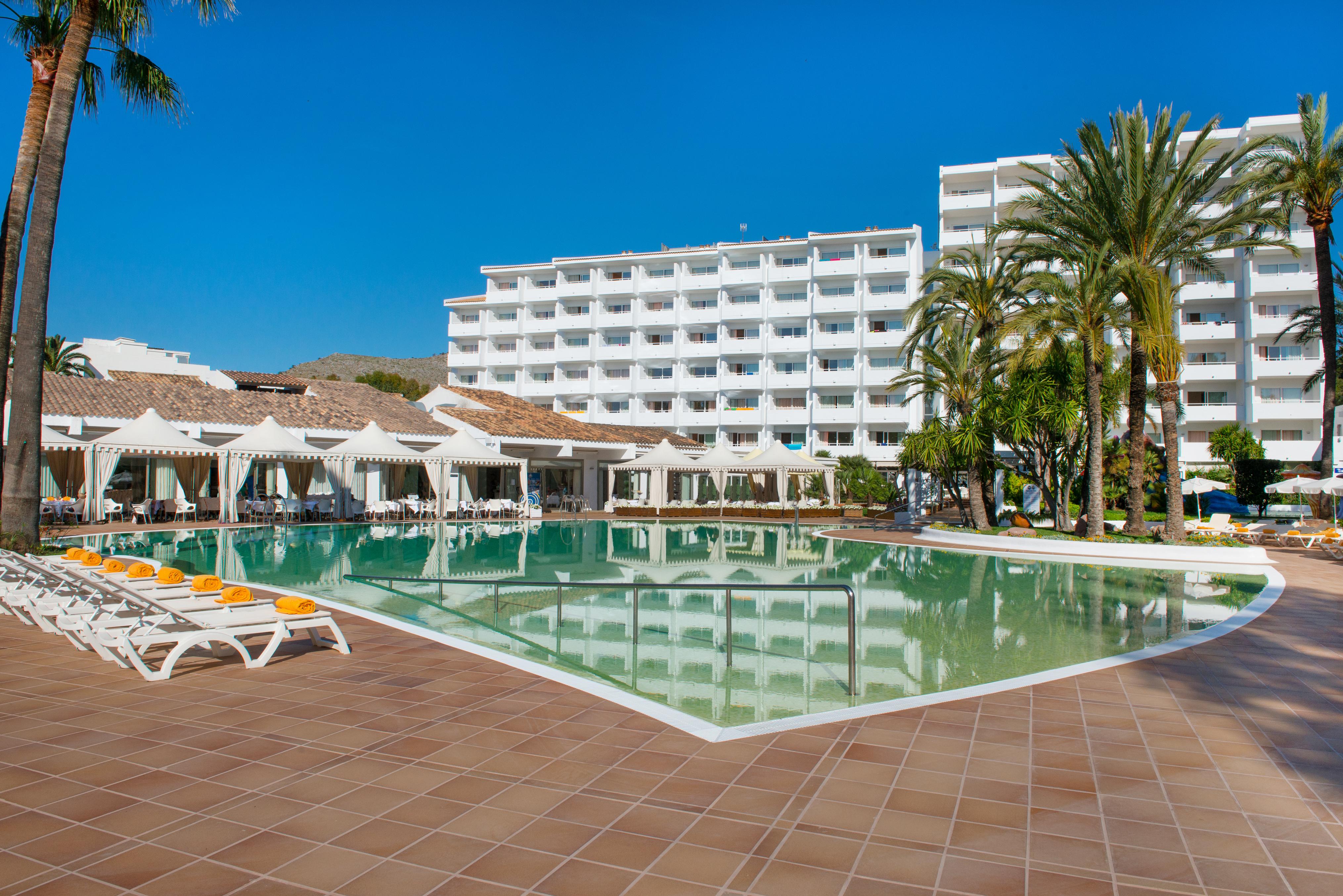 Iberostar Waves Ciudad Blanca Hotel