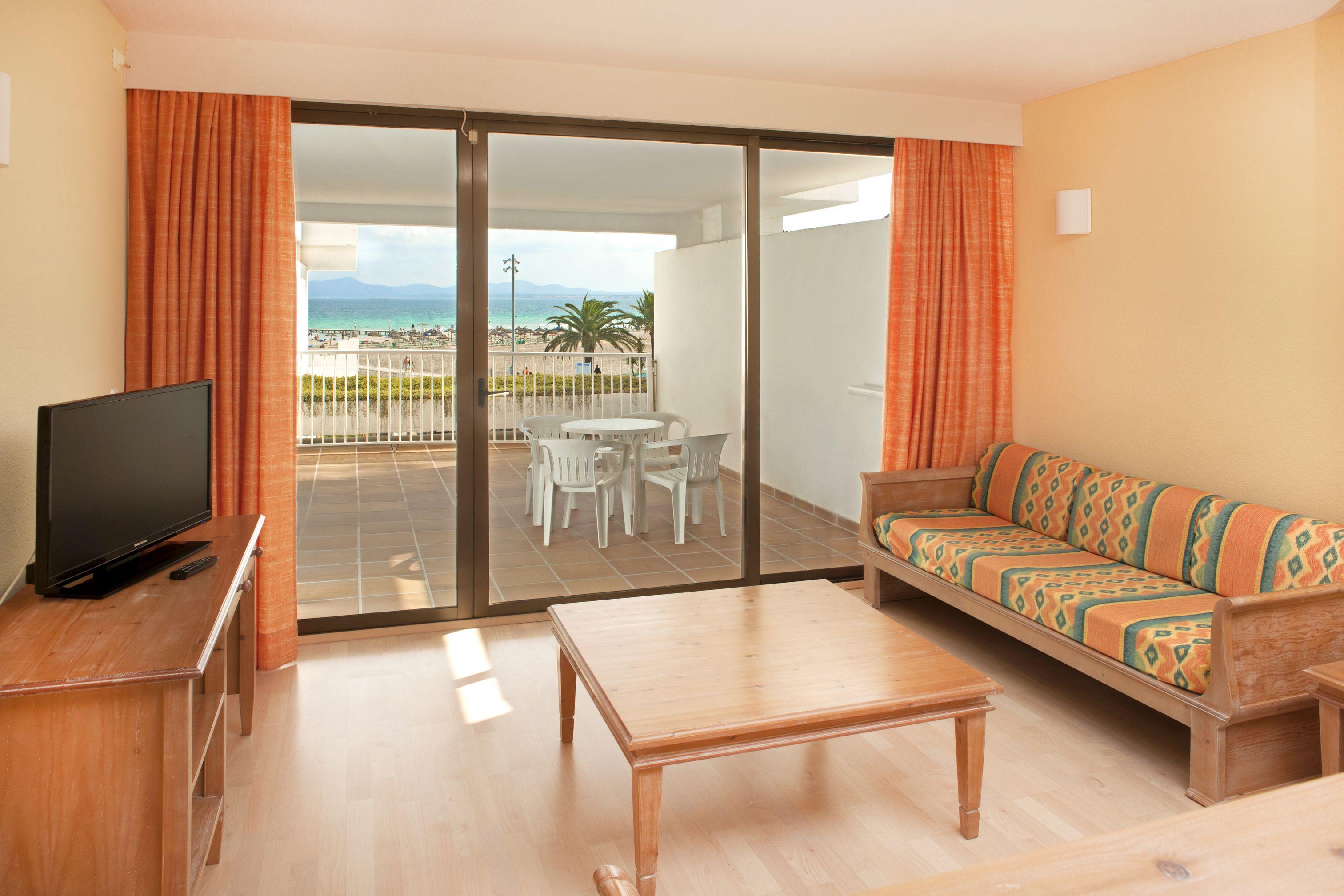 Iberostar Waves Ciudad Blanca Hotel