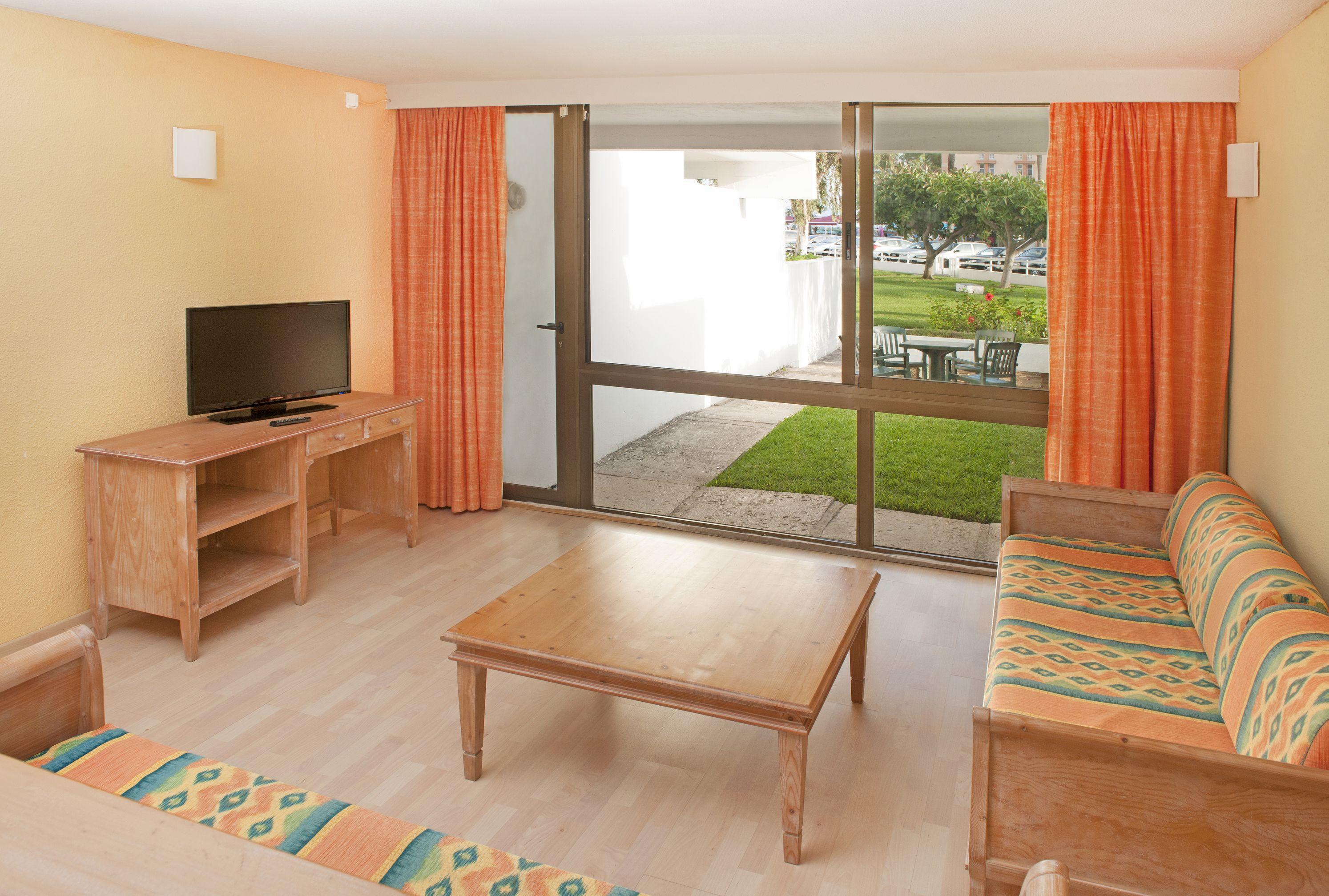 Iberostar Waves Ciudad Blanca 4*